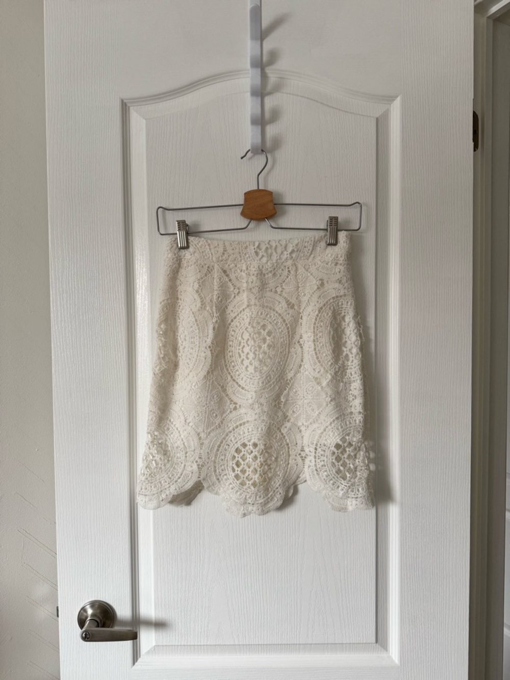 Glamorous lace cream skirt